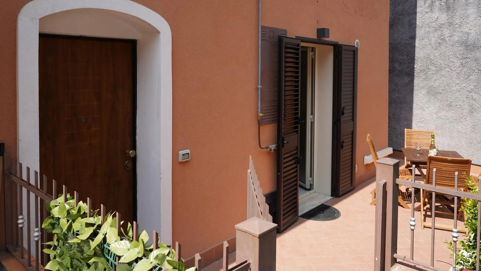 La Casa Di Eli contacts